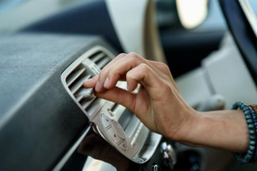 Comprendiendo el papel del termostato del aire acondicionado de tu vehículo