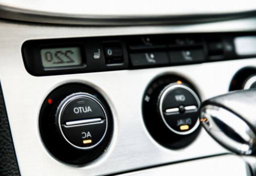 El impacto de ignorar olores extraños del sistema de aire acondicionado de tu coche