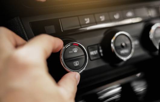 Fugas en el aire acondicionado del coche: lo que necesitas saber para mantenerte fresco en la carretera
