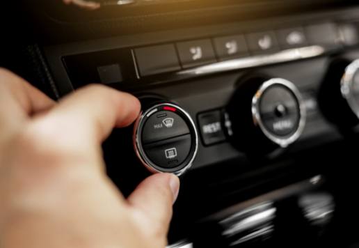 La importancia de mantener el sistema eléctrico de aire acondicionado de su automóvil