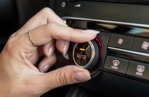 Señales comunes de un termostato de aire acondicionado de automóvil defectuoso